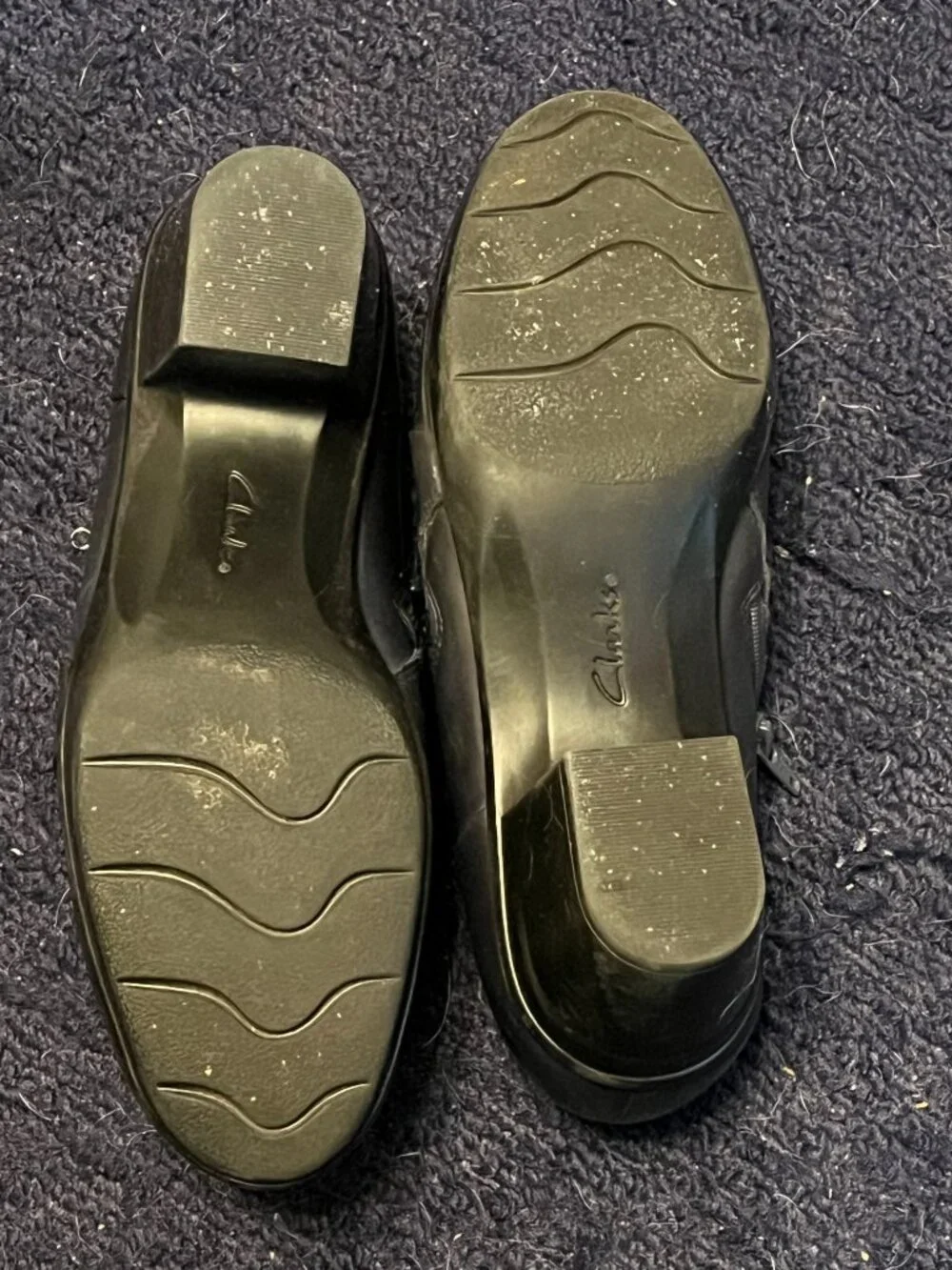 Size 8.5M Clarks Navy Ultimate Comfort Leather Slip-On Shoes